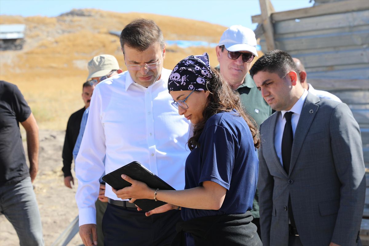 Niğde Valisi Kınık Höyük Kazı Alanını Ziyaret Etti