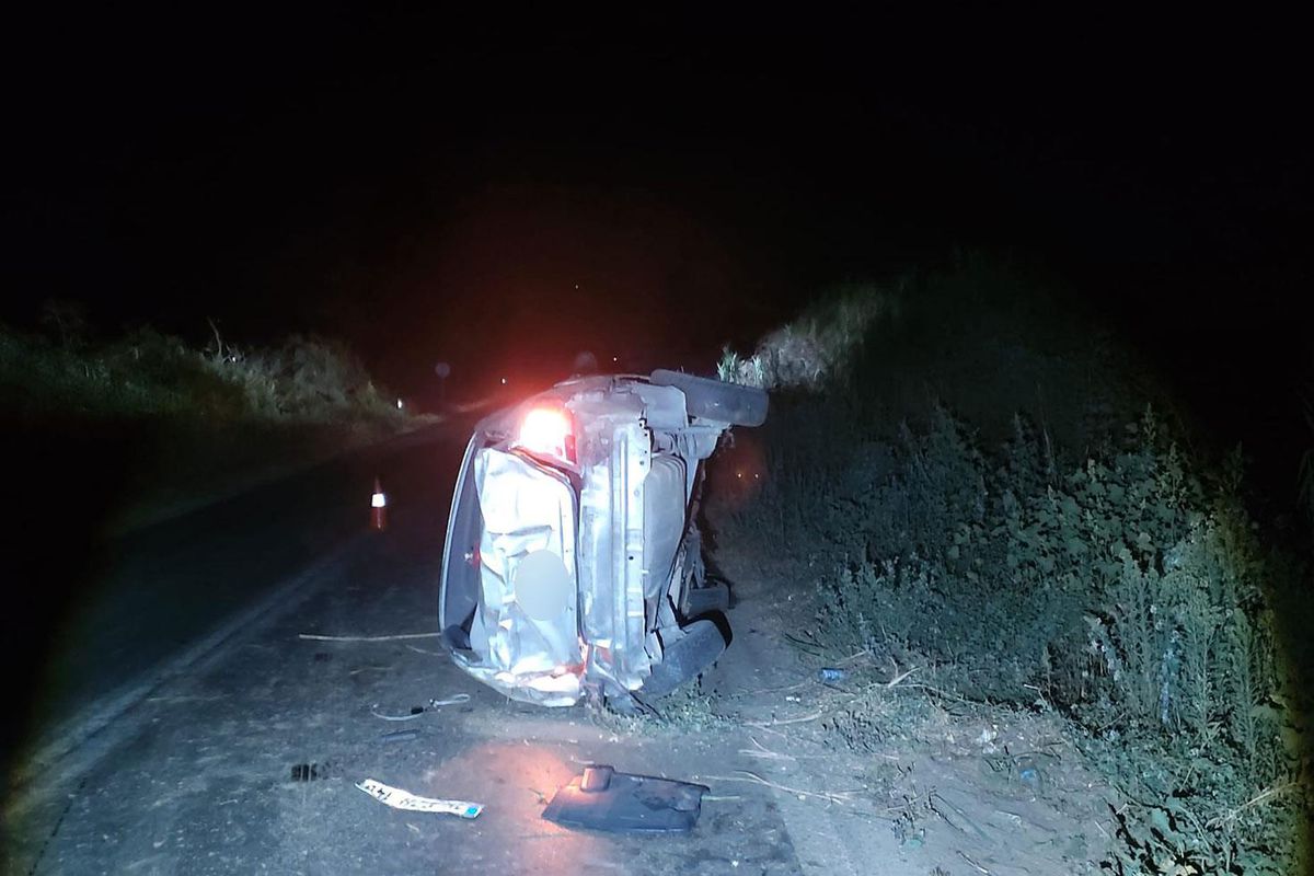 Viraja hızlı giren otomobil takla atarak kanala devrildi: 1 ölü