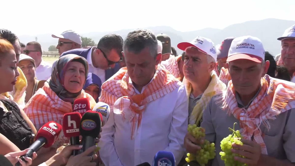 Özgür Özel Manisalı Üzüm Üreticileriyle Buluştu: 'TMO Doğru Fiyatı Açıklamalı'