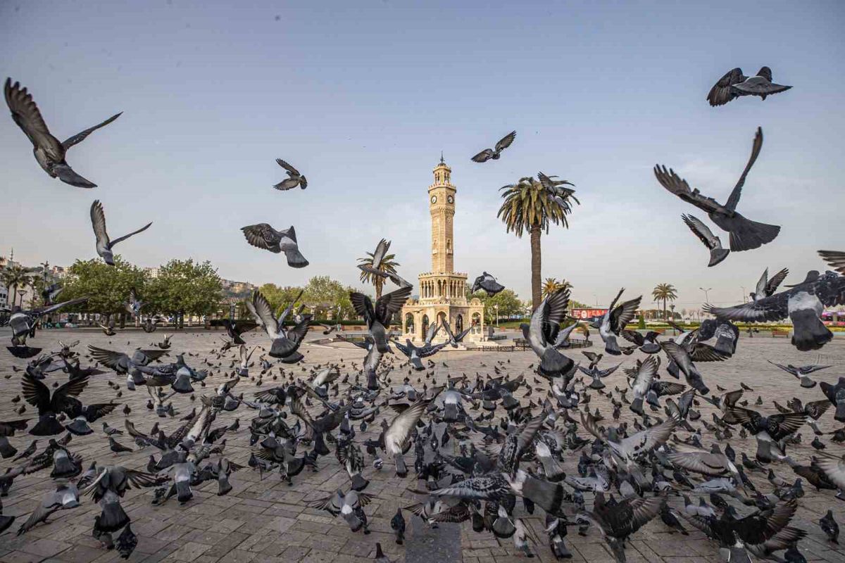 İzmir Saat Kulesi 125 Yıldır İlk Günkü Heyecanla Çalışıyor