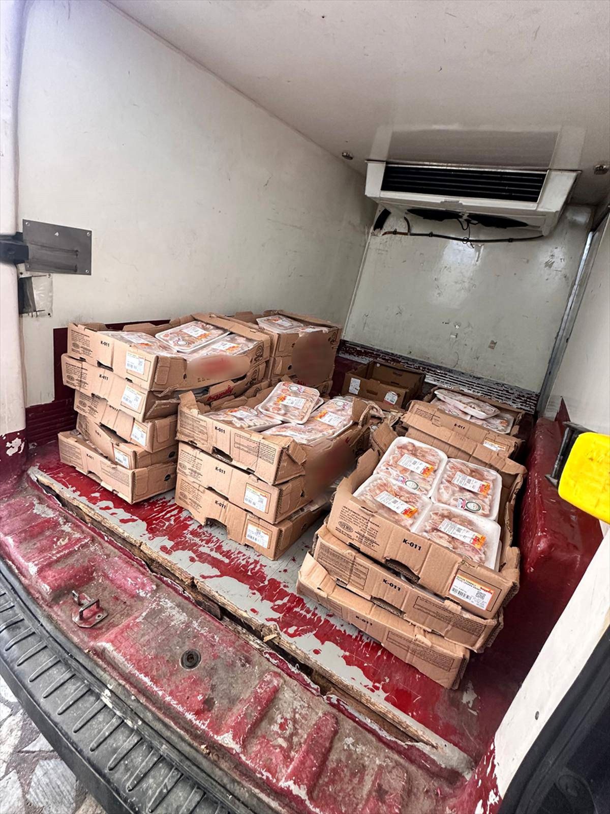 Adapazarı'nda Tarihi Geçmiş 140 Kilo Tavuk İmha Edildi
