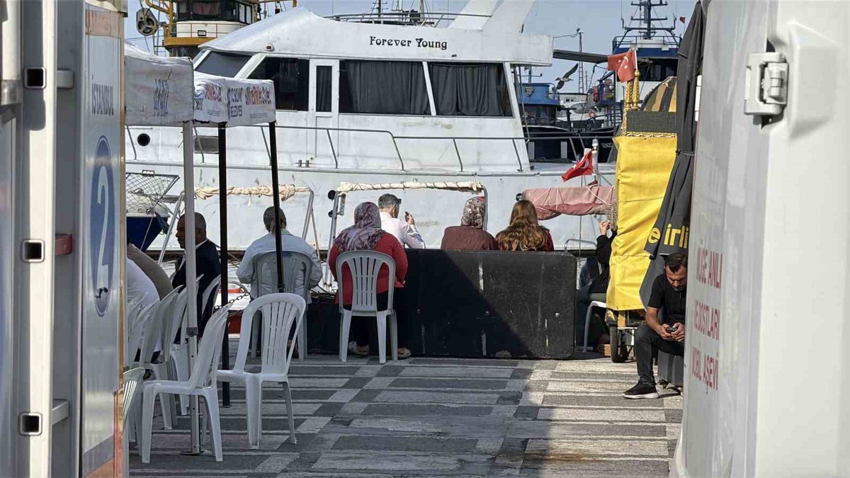 Silivri'de batan gemide 10 kayıp için arama sürüyor