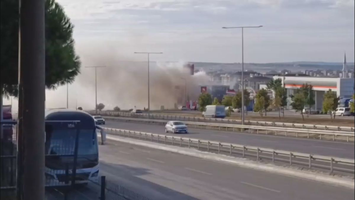 Silivri'de İş Yeri Yangını: Alevler Akaryakıt İstasyonuna Sıçramadan Söndürüldü