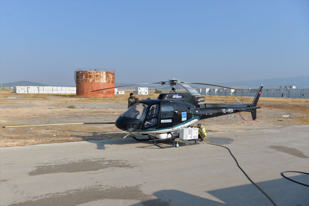 TEİAŞ'tan kesintisiz canlı bakım: Helikopterle izolatör temizliği