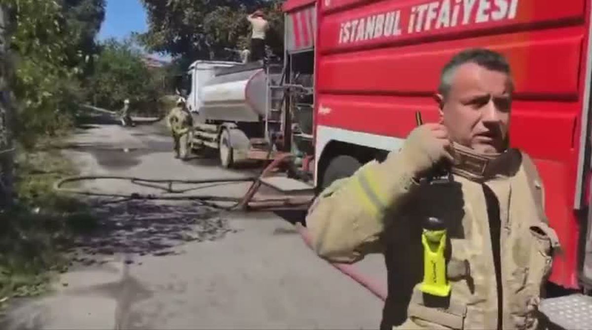 Tuzla'da Fabrika Yangını: Patlama Sesleri Yükseliyor