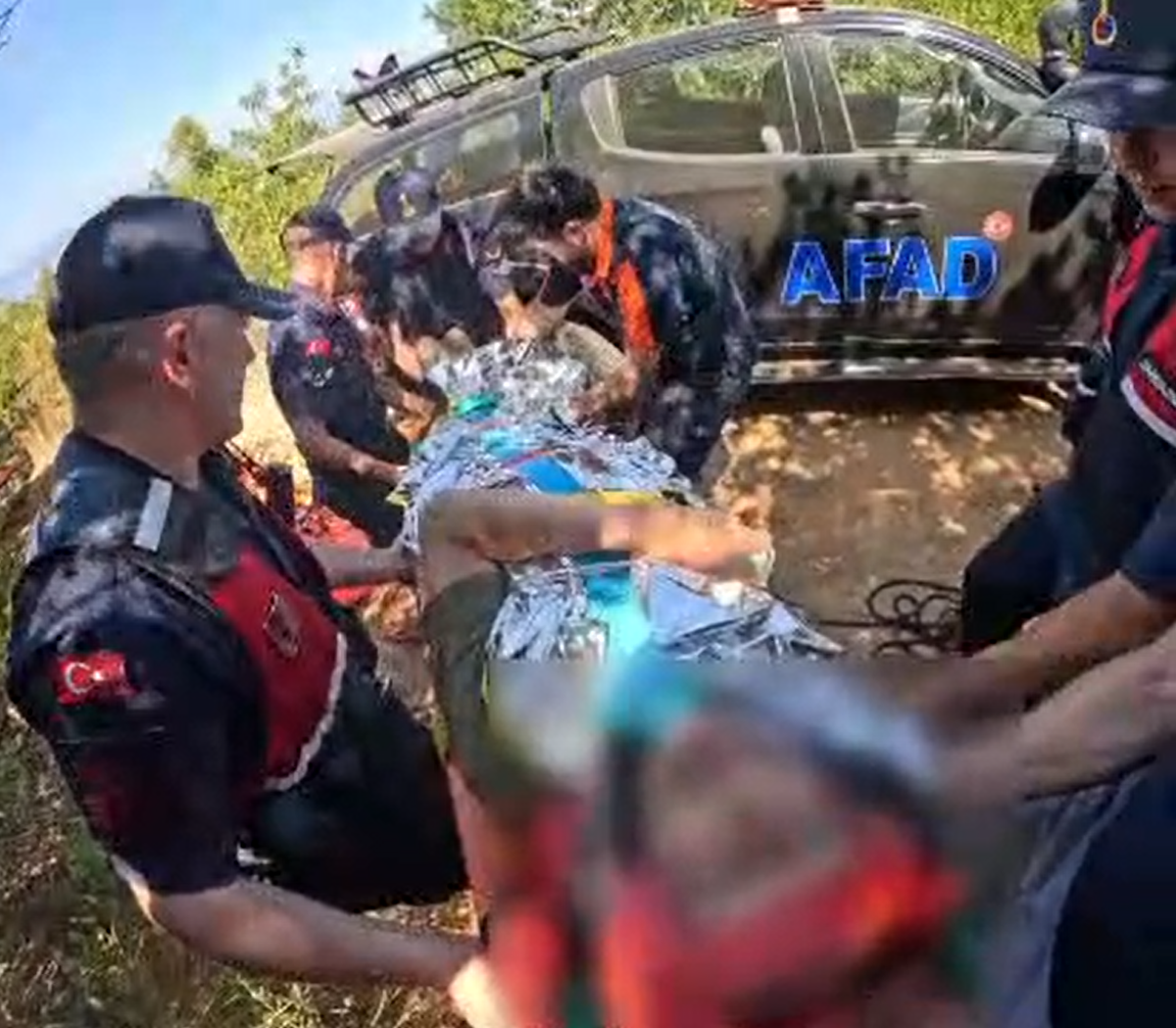 Yaşlı Adam Yürüyüşte Düştüğü Çukurdan Kurtarıldı