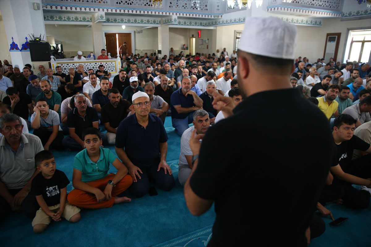 Adana'da İşitme Engellilere İşaret Dilli Cuma Hutbesi