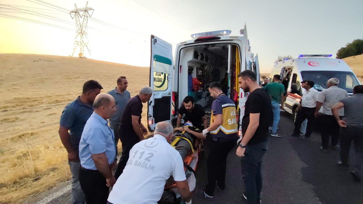 Besni'de İki Otomobil Çarpıştı: 8 Yaralı