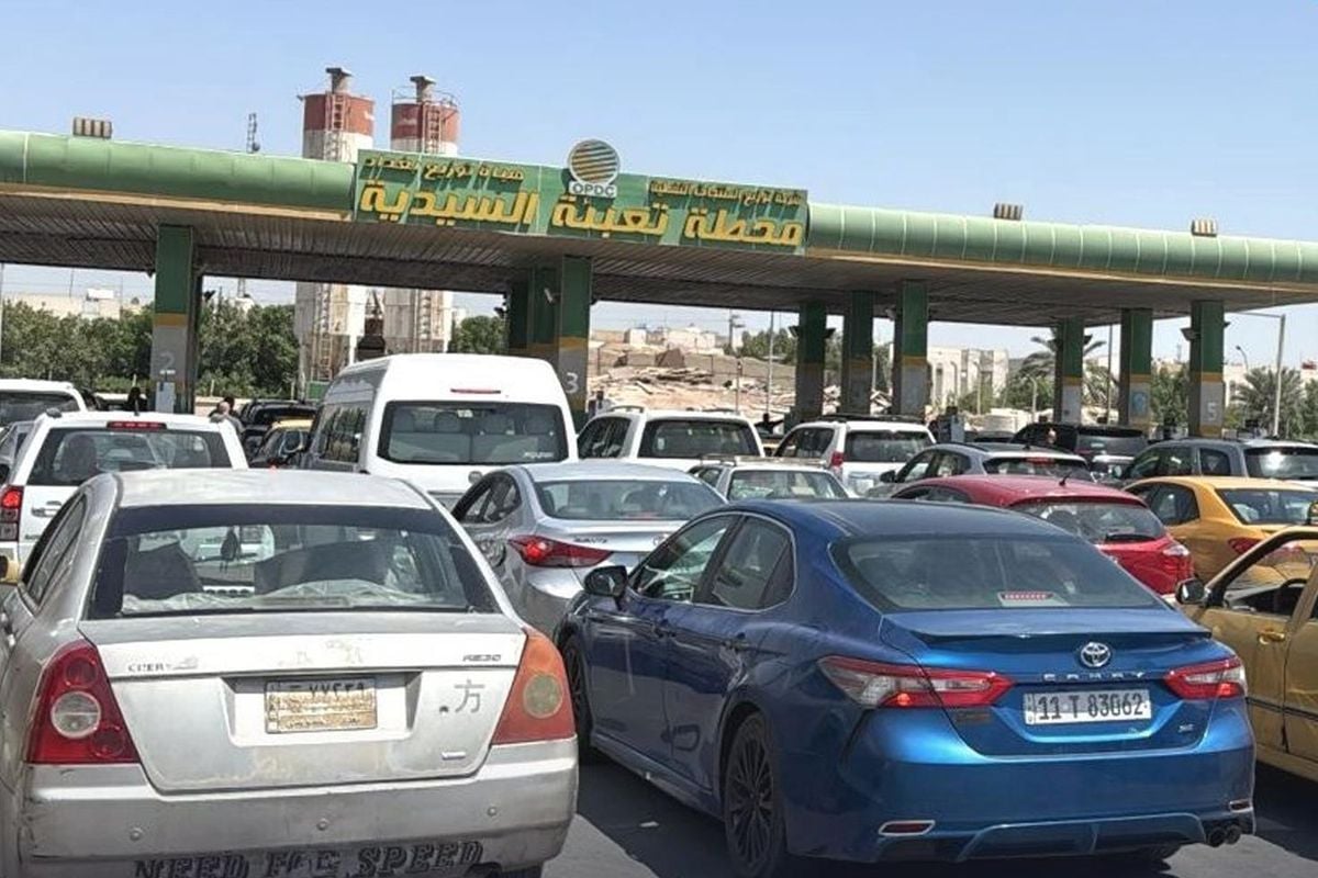 Petrol zengini ülkede benzin krizi! Trafik kilitlendi