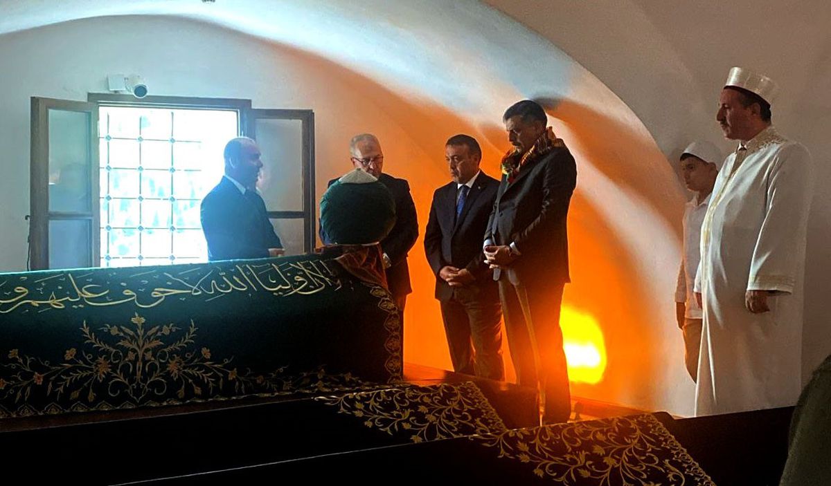 İçişleri Bakanı Çiftçi, Şeyh Edebali Türbesi'ni Ziyaret Etti