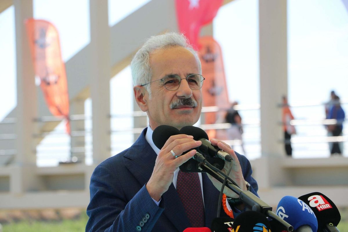 Bakan Uraloğlu, Tarihi Gediz (Buruncuk) Köprüsü'nün Restorasyonunu Tamamladıklarını Açıkladı