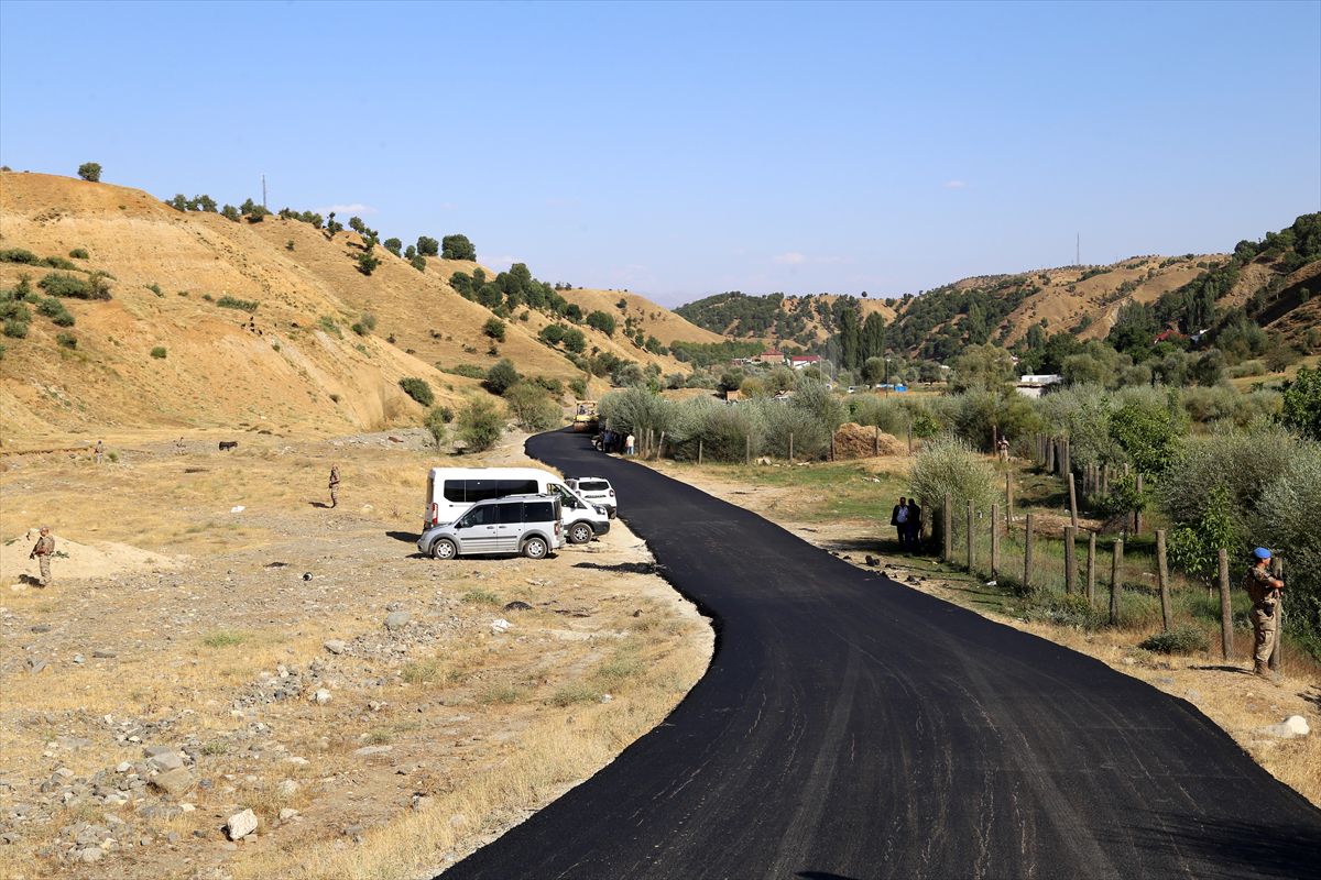 Bitlis'te Köy Yolları Sıcak Asfaltla Konfora Kavuşuyor