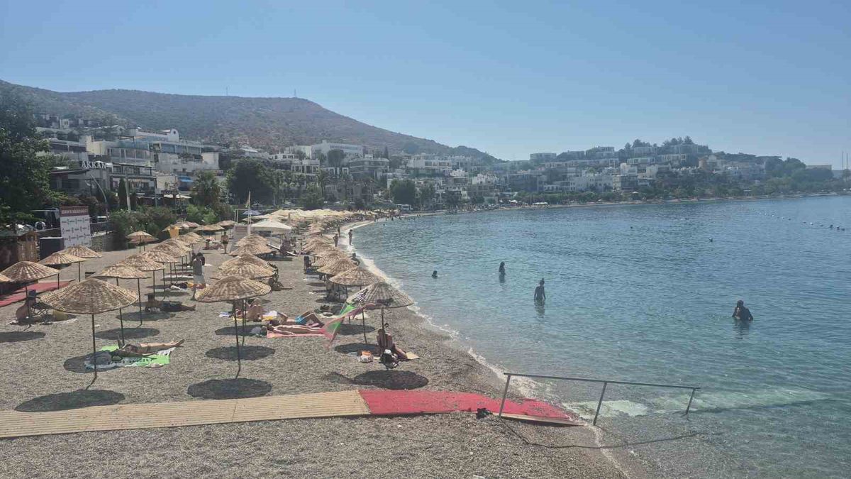 Bodrum'a iki kruvaziyerle 2 bin 484 turist geldi
