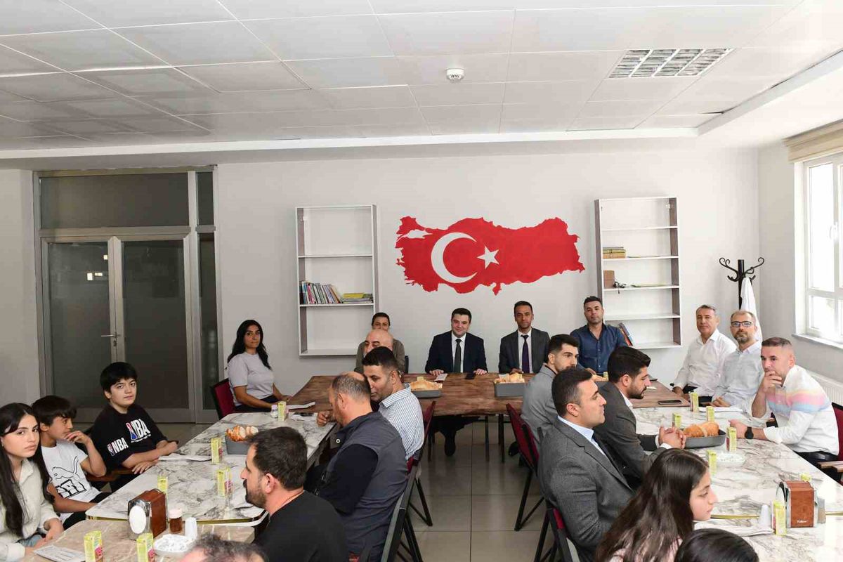 Çatak'ta LGS ve YKS'de başarılı öğrencilere ödül
