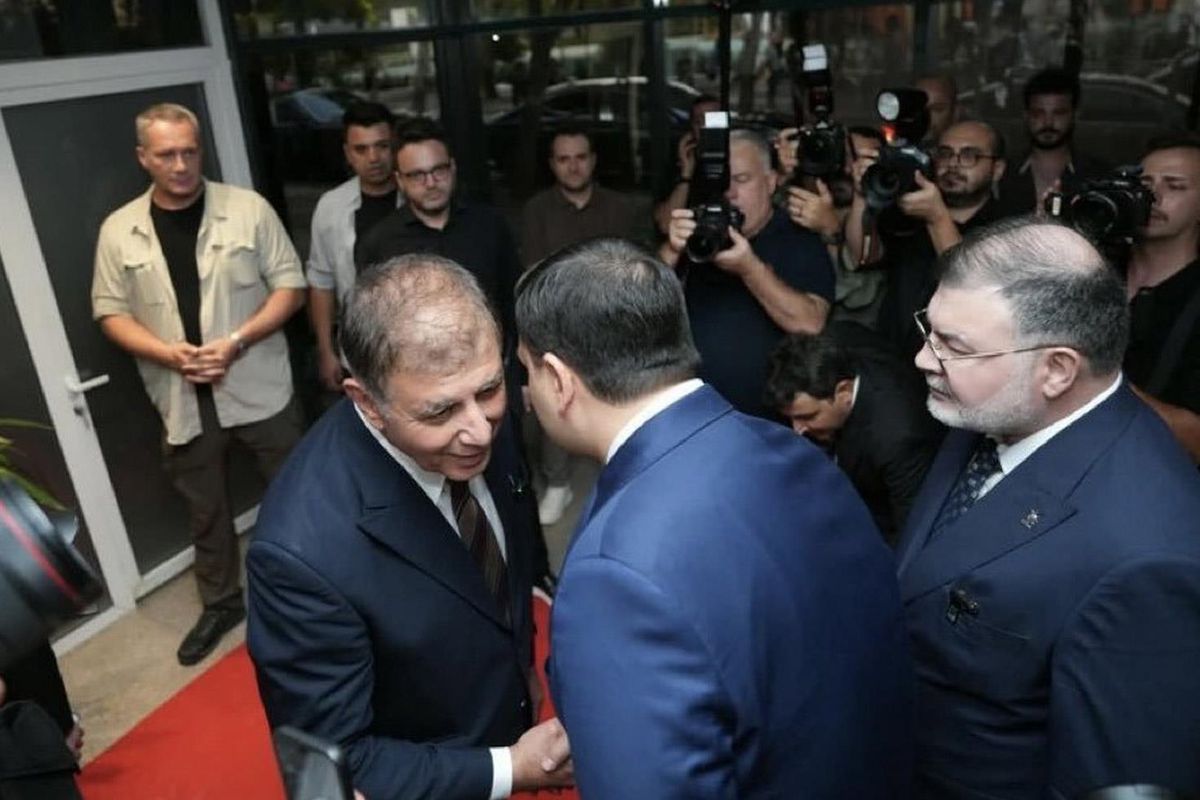 Cemil Tugay, kendisine 'Hımbıl' diyen ismi kapıda karşıladı; kulisler hareketlendi