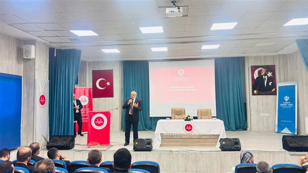Diyanet İşleri Başkan Yardımcısı Şahin, Hakkari'de Din Görevlileriyle Buluştu