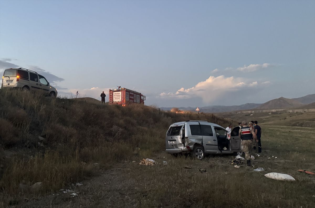 Panelvan şarampole devrildi: 2 yaralı