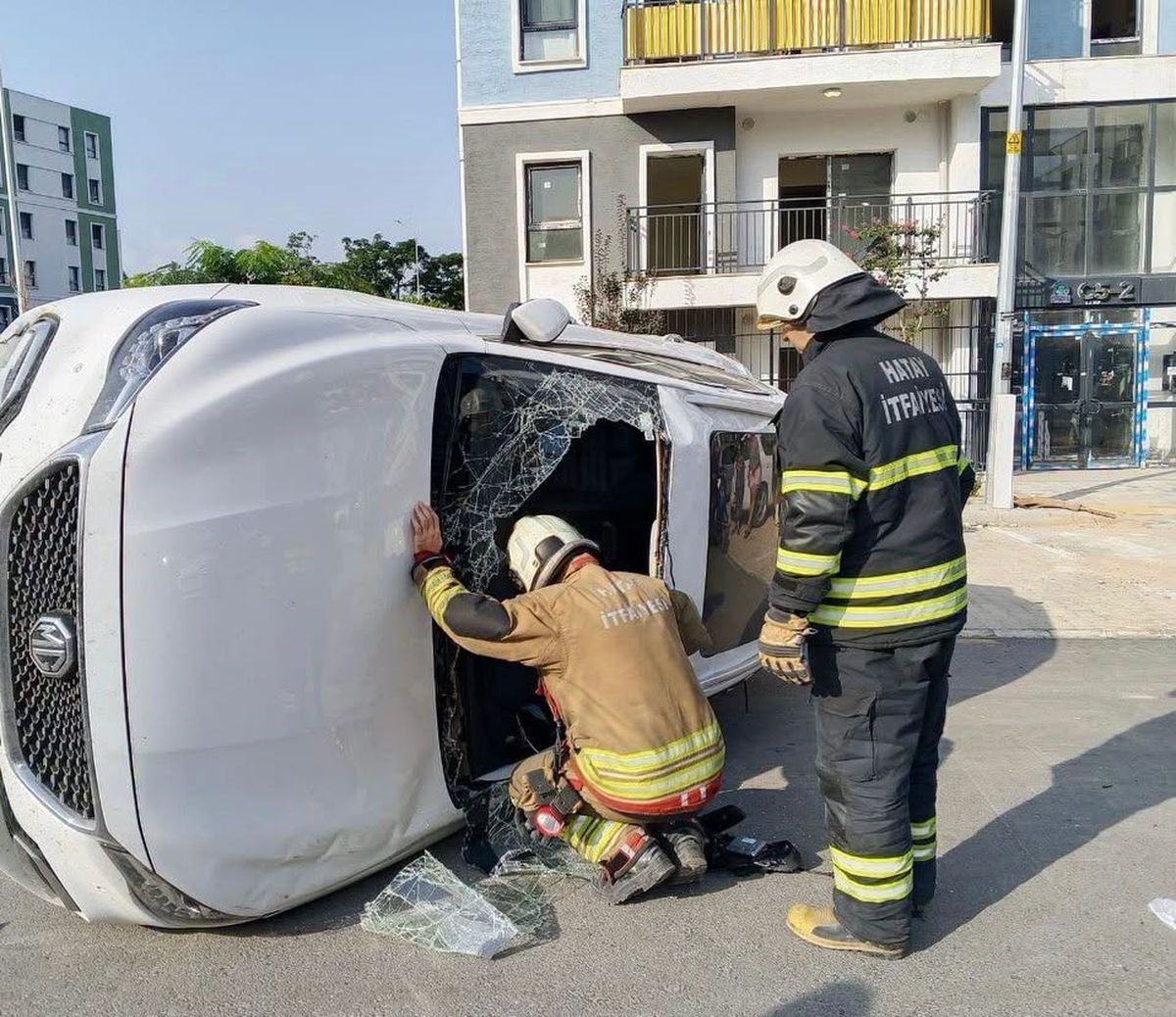 Hatay'da İki Otomobil Çarpıştı: 2 Yaralı