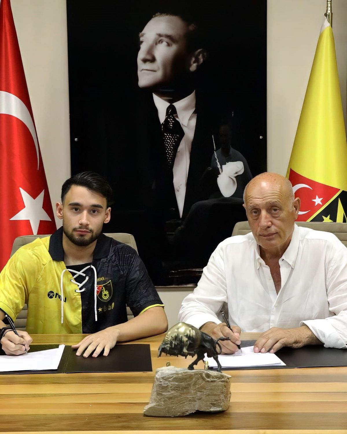 İstanbulspor, Ünal Emre Durmuşhan'ı Transfer Etti