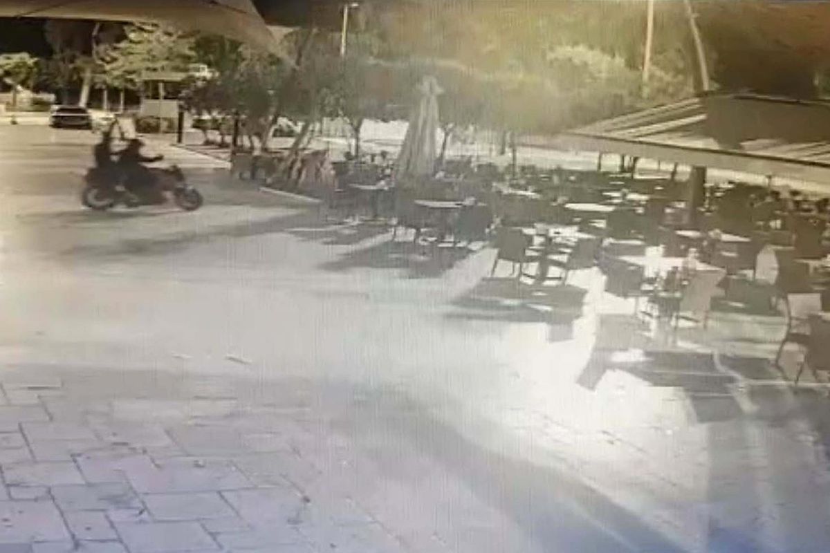 İzmir'de belediyeye ait kafeye silahlı saldırı! O anlar kamerada