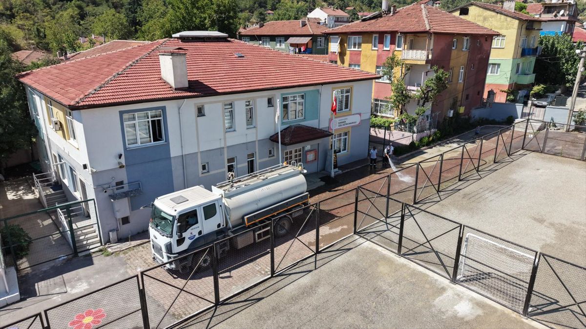 Karabük'te Okullara Detaylı Temizlik