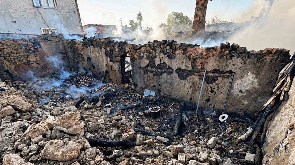 Kırıkkale'de Yangın: Bağ Evi ve Samanlık Kül Oldu