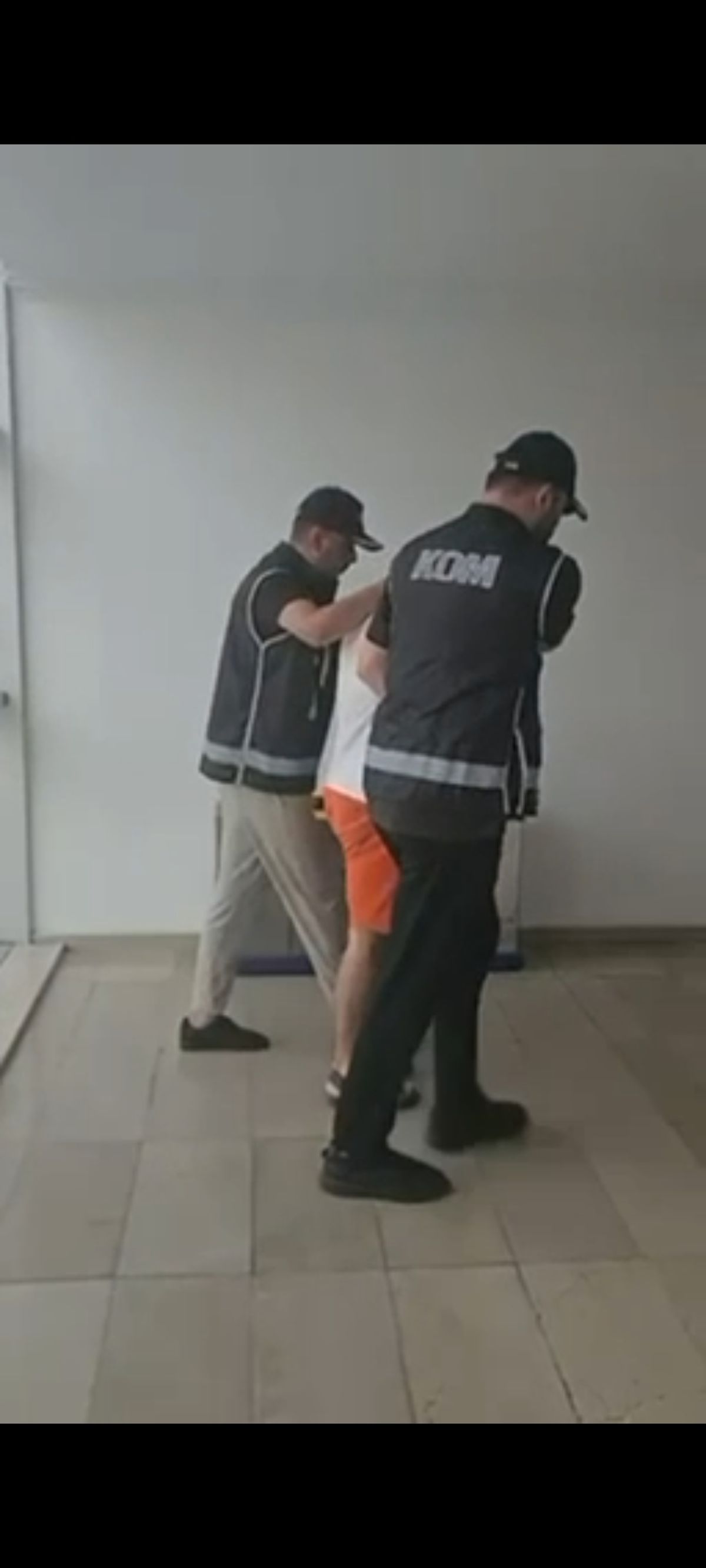 Alanya'da Kırmızı Bültenle Aranan Rus Dolandırıcı Yakalandı