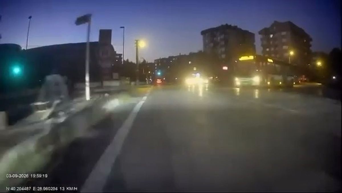 Bursa'da Kırmızı Işık İhlali Yapan Otobüs Şoförünün Pişkin Cevabı Kamerada