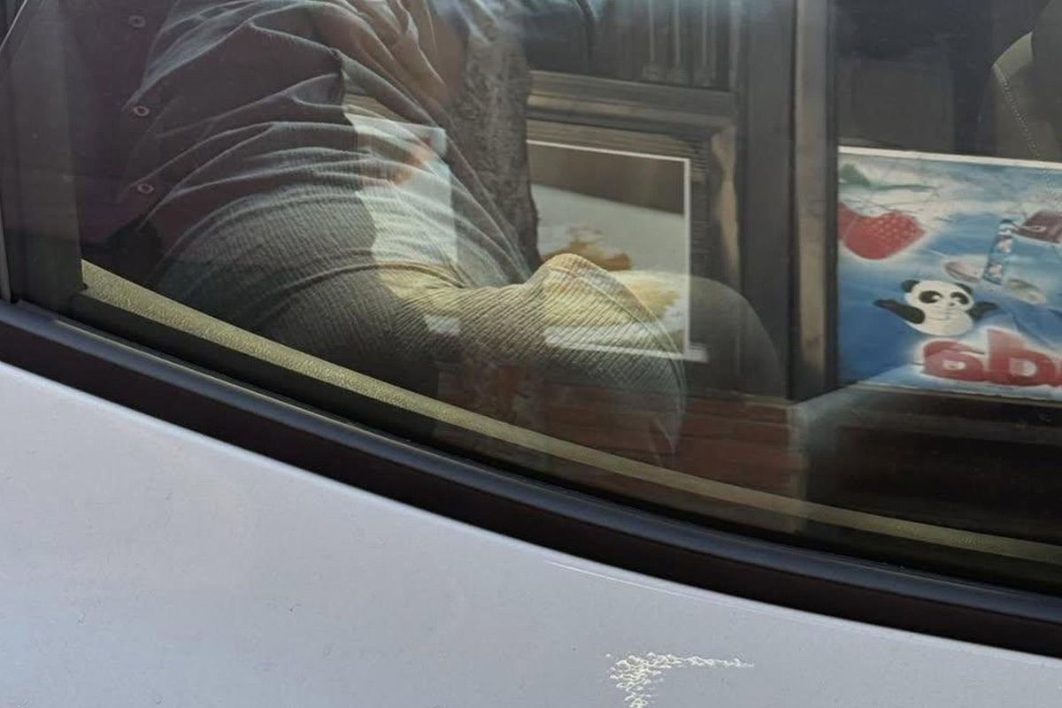 Komşusunu o halde görünce fotoğrafını çekip paylaştı