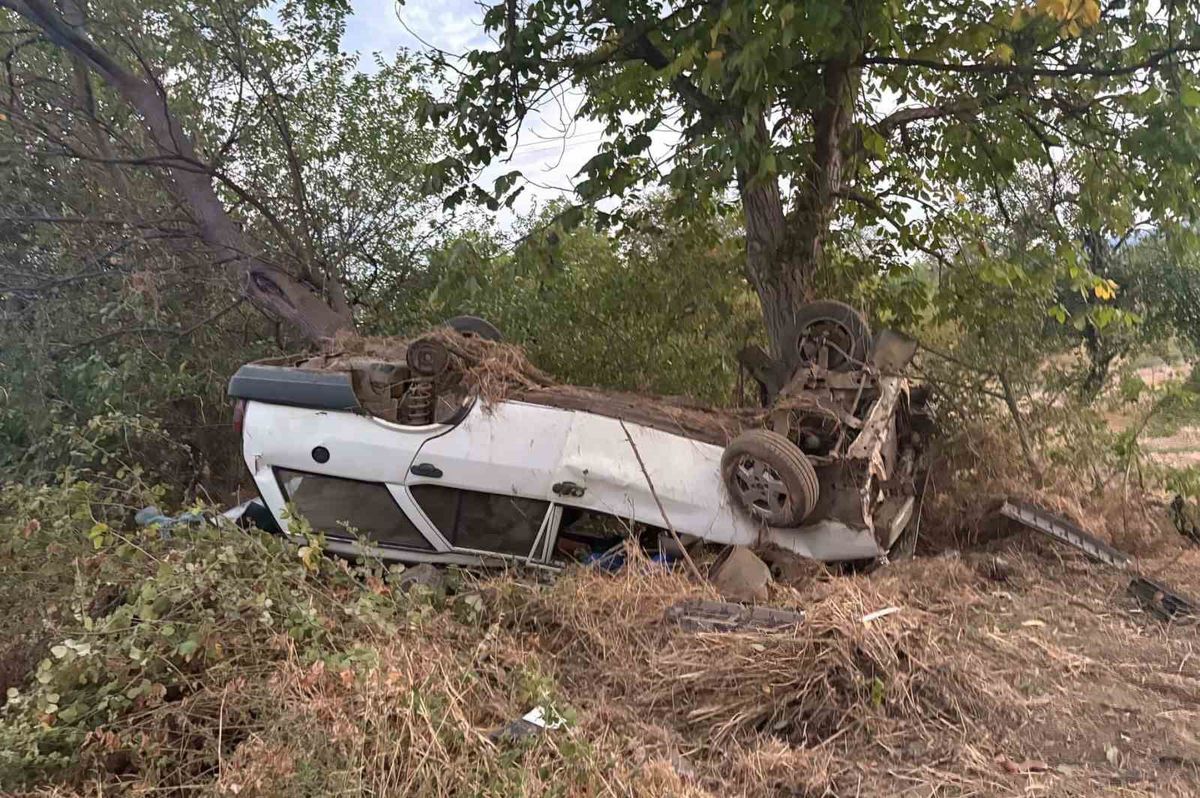 İnegöl'de otomobil şarampole yuvarlandı: 8 yaralı