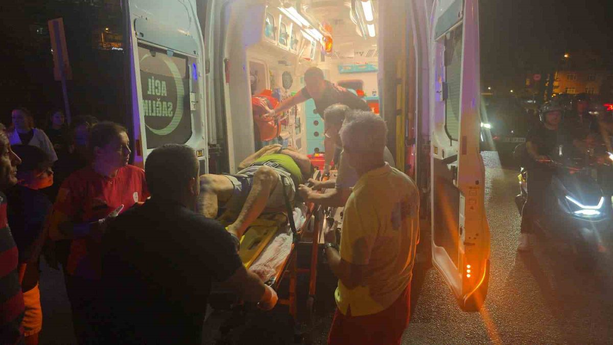 Karadeniz Ereğli'de Kontrolden Çıkan Otomobil İki Araca Çarpıp Takla Attı: 1 Yaralı