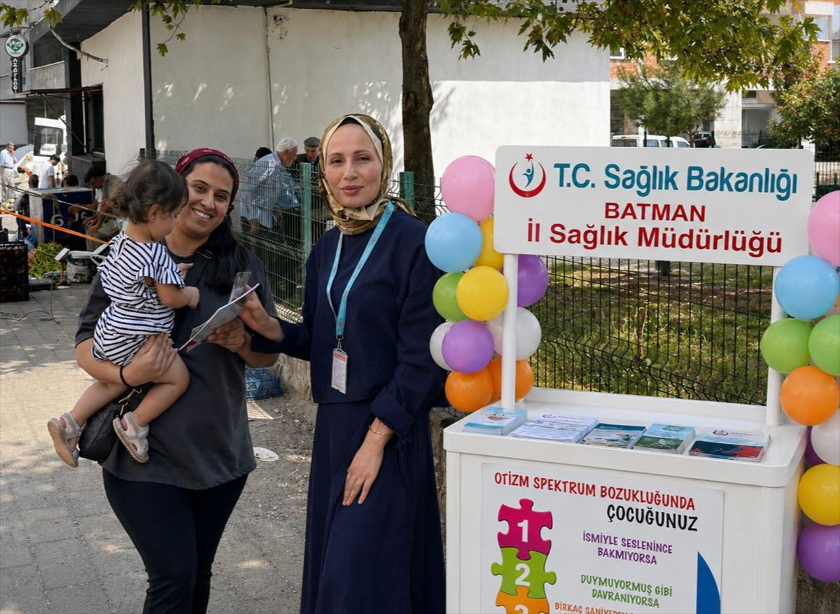 Kozluk'ta Çocuk Gelişimi ve Otizm Farkındalığı İçin Bilgilendirme Standı