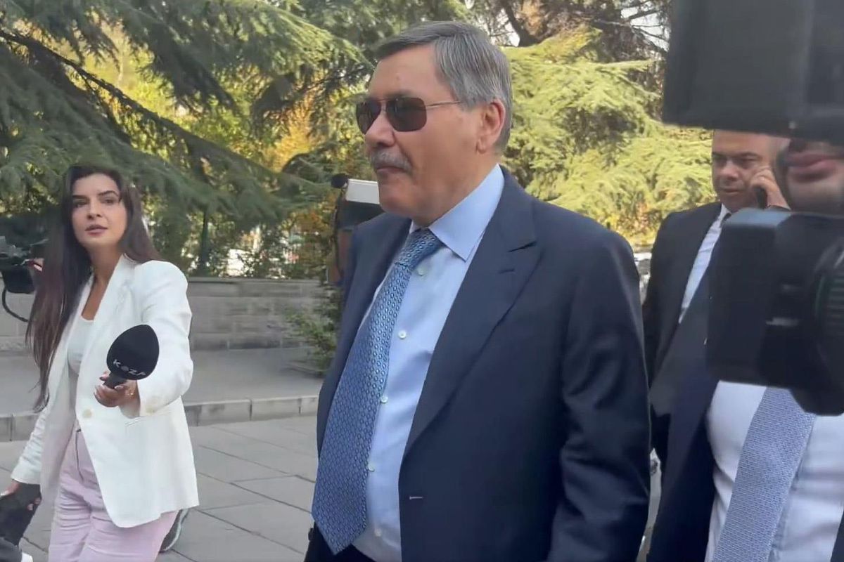Melih Gökçek ifade vermeye sakız çiğneyerek geldi