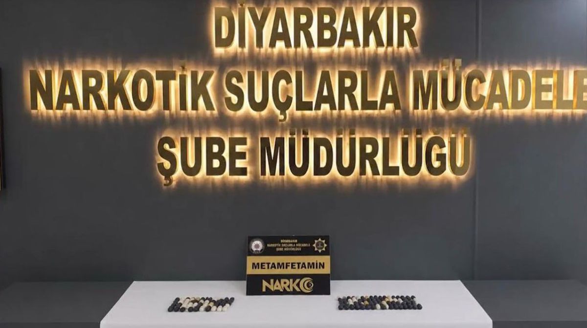 Diyarbakır'da Midelerinde 780 Gram Metamfetaminle Yakalanan 2 Şüpheli Tutuklandı