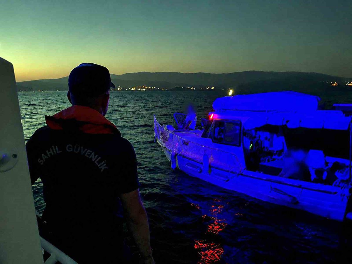 Milas'ta Motor Arızası Yapan Tekne Kurtarıldı