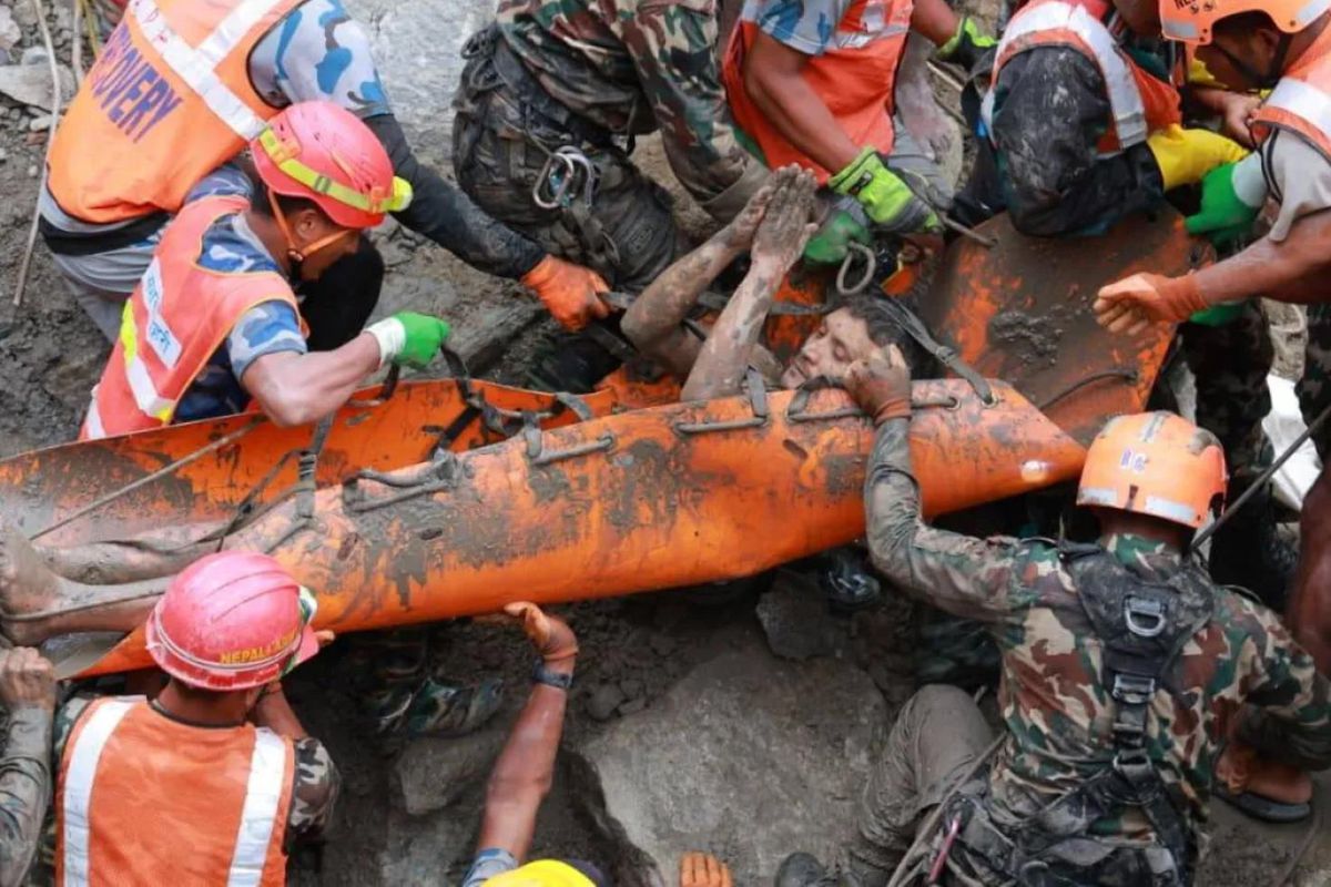 Nepal'deki sel felaketinde 9 gün sonra mucize kurtuluş