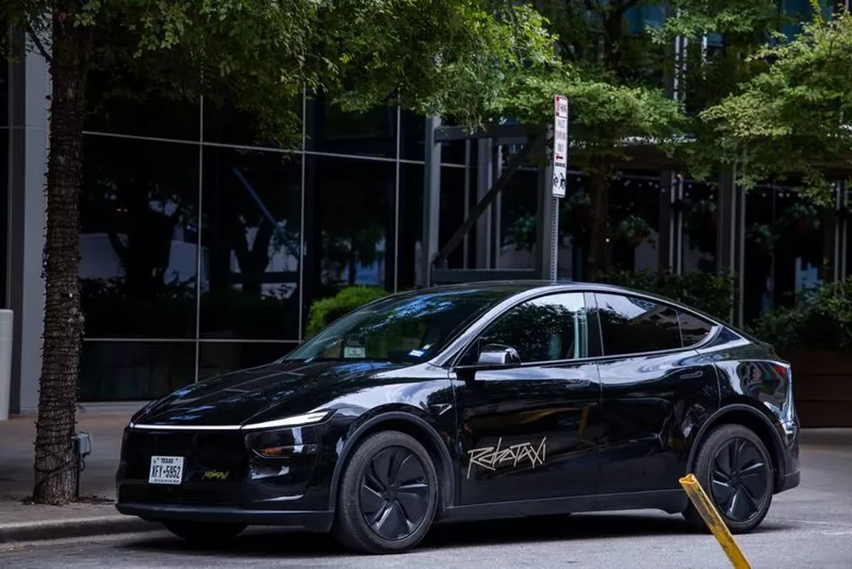 NHTSA, Tesla'nın Cybercab Robotaksisini Değerlendiriyor