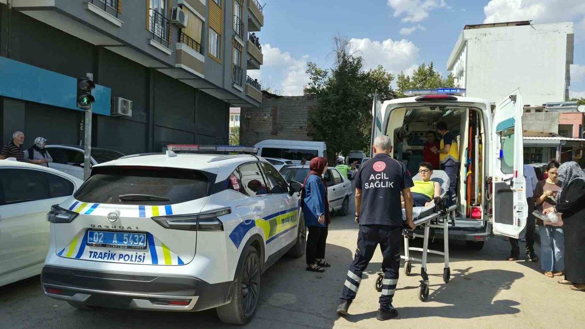 Adıyaman'da Otomobil Çarpan 10 Yaşındaki Çocuk Yaralandı