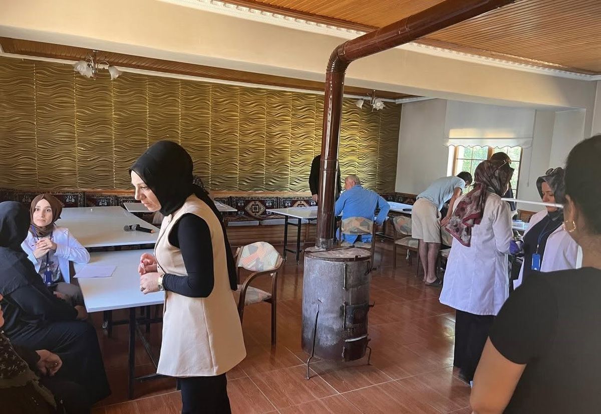 Sağlık Ekipleri Köylerde Bilgilendirme Yaptı