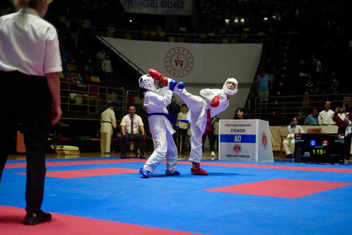 Samsun'da 7 Ülkeden 1247 Sporcu Karate Şampiyonası'nda Kıyasıya Mücadele Ediyor