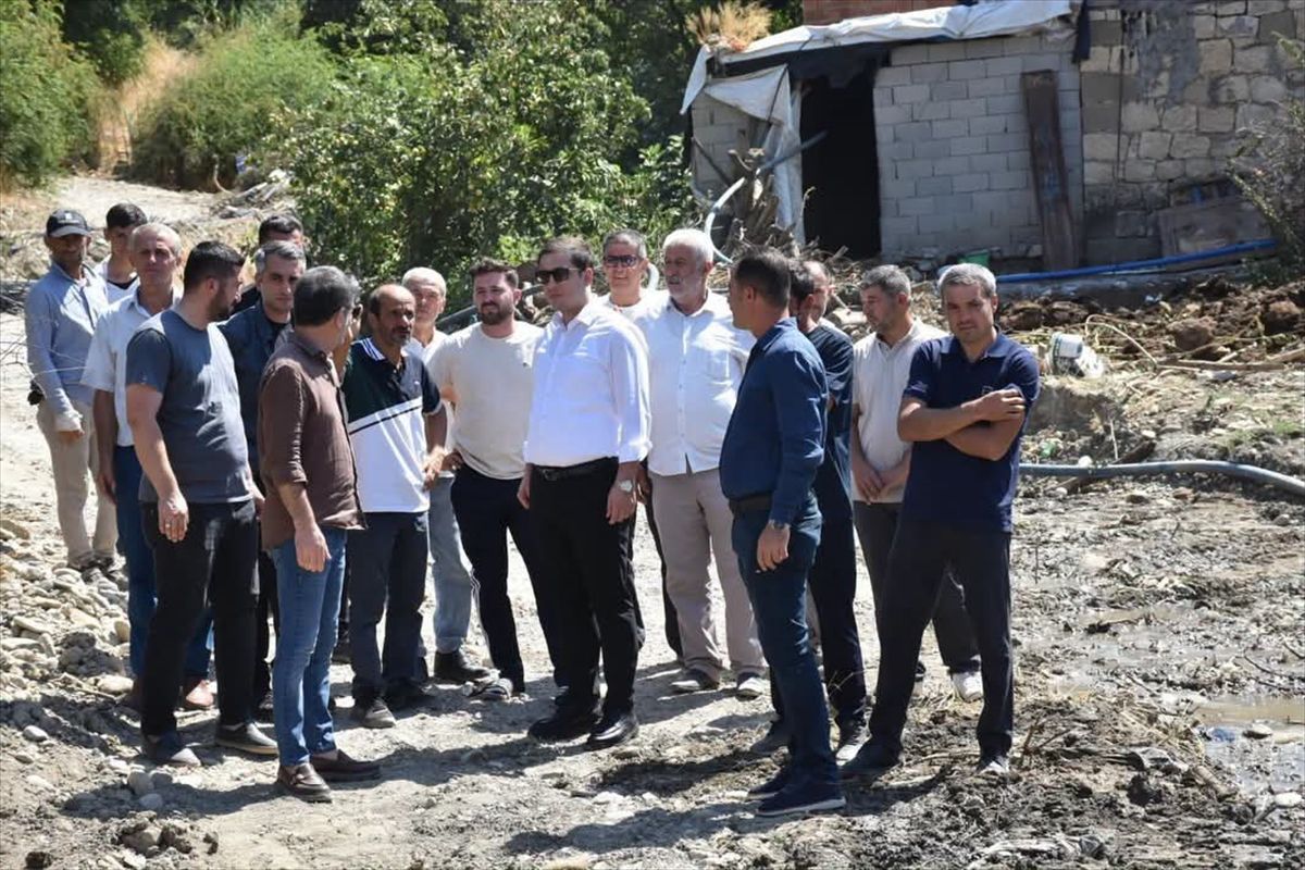 Sason'da Köy Yollarına Beton Kaplanıyor