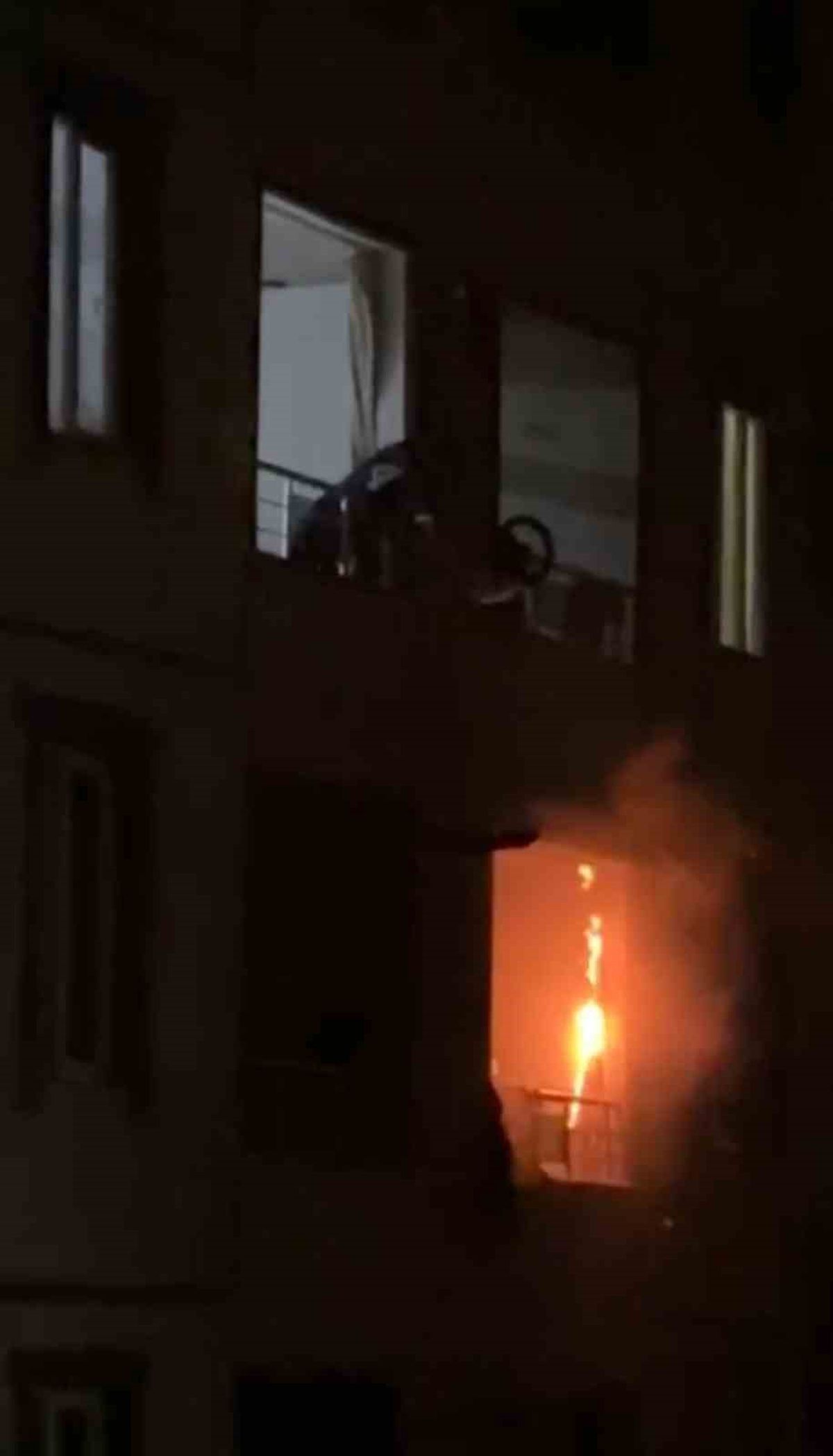 Siirt'te Apartman Yangını Kontrol Altına Alındı