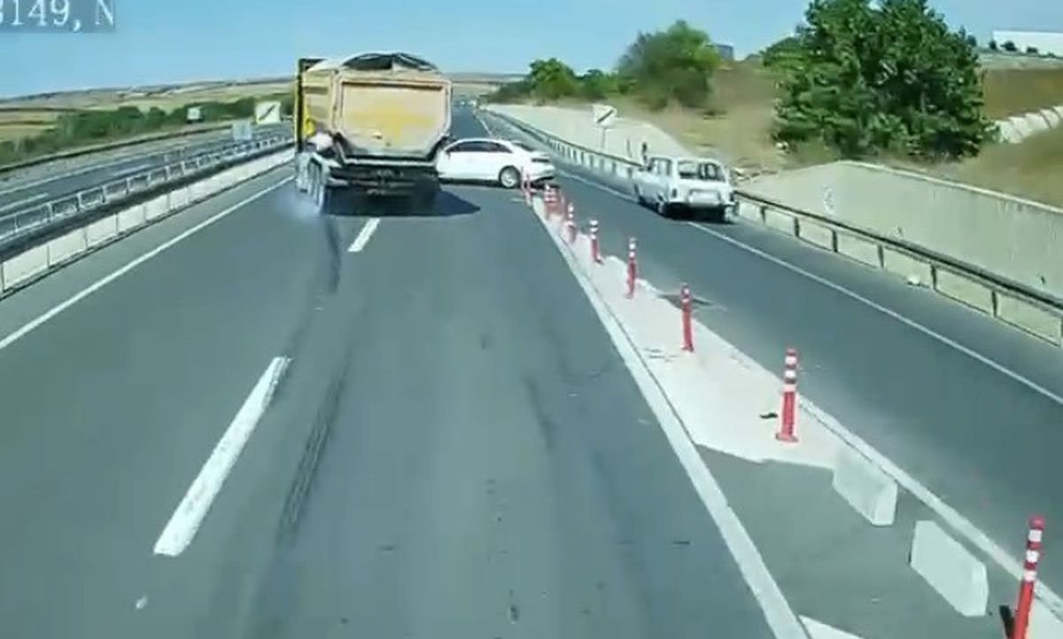 Tekirdağ'da Feci Kaza Tehlikesi: Otomobil Tırın Önüne Kırdı, O Anlar Kamerada