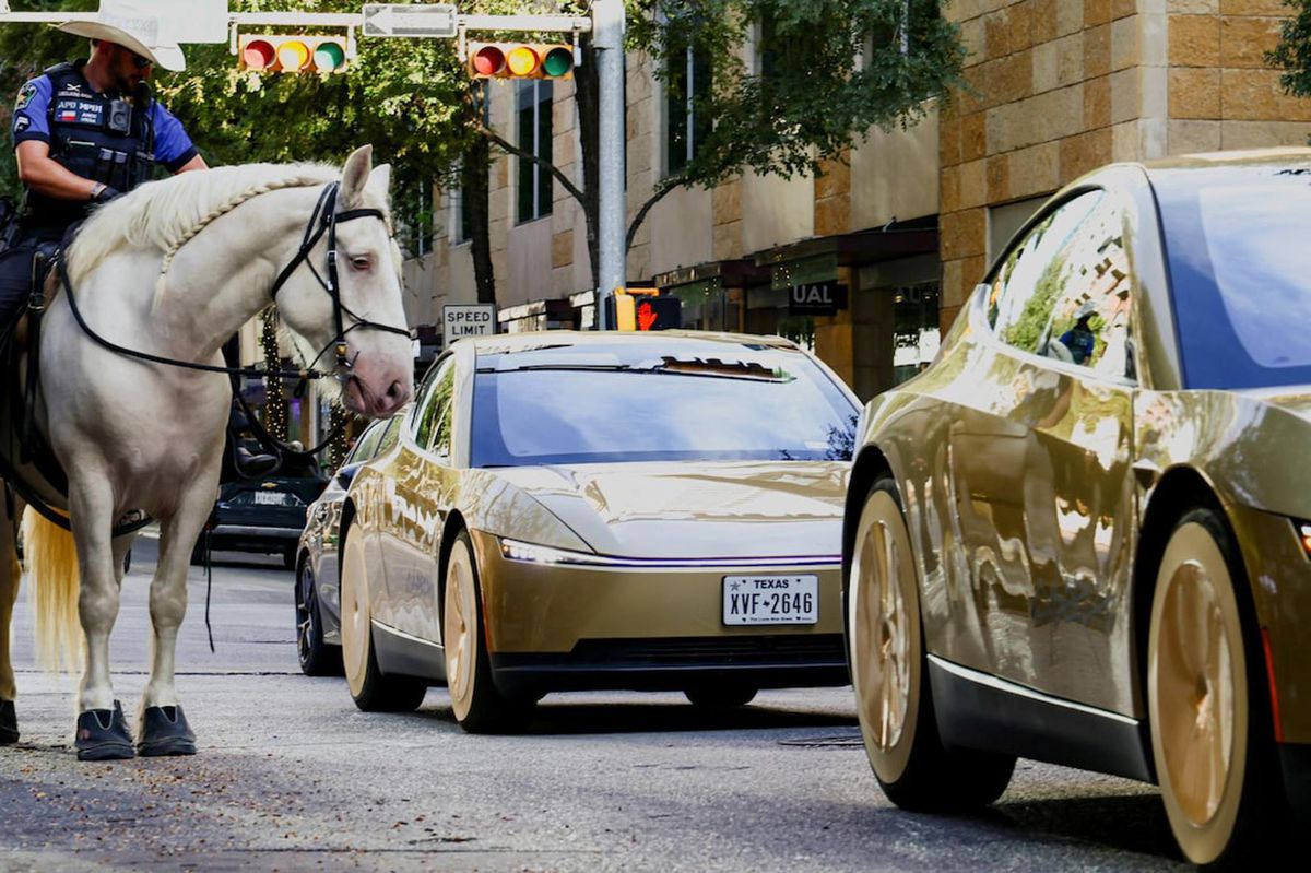 Tesla'nın Sürücüsüz Robotaksisi Cybercab Austin'de Hizmete Girdi