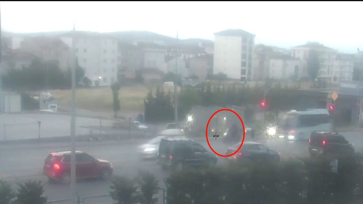 Tuzla'da motosikletliye çarpan minibüs sürücüsü ilk duruşmada tahliye edildi