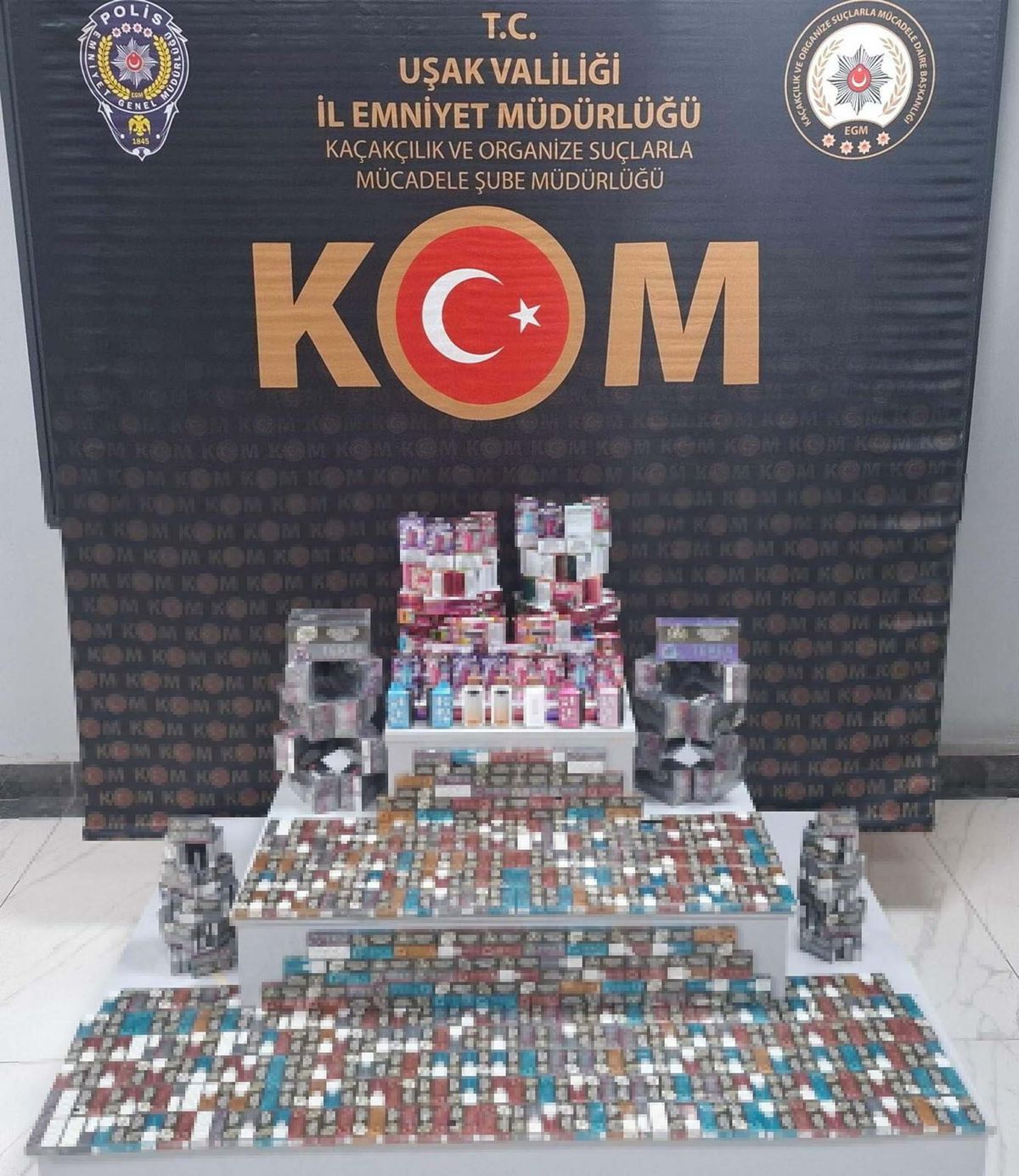 Uşak'ta operasyon: 16 bin 200 adet bozuk enerji içeceği ve 11 bin 200 adet elektronik sigara tütünü ele ge...