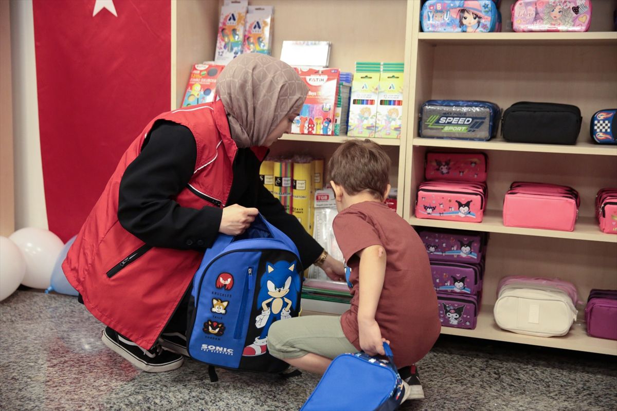 Vakıflar'dan 1000 öğrenciye kırtasiye desteği
