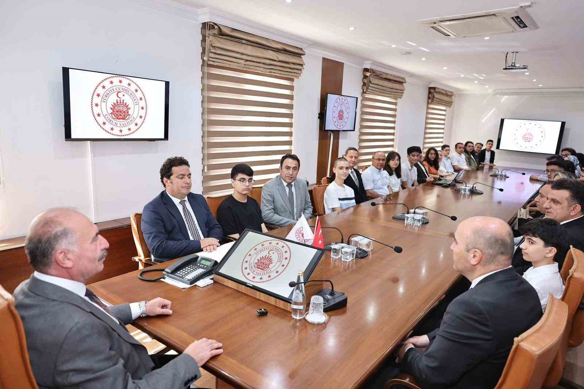 Çorum Valisi Çalgan, LGS ve YKS Derece Öğrencilerini Ağırladı