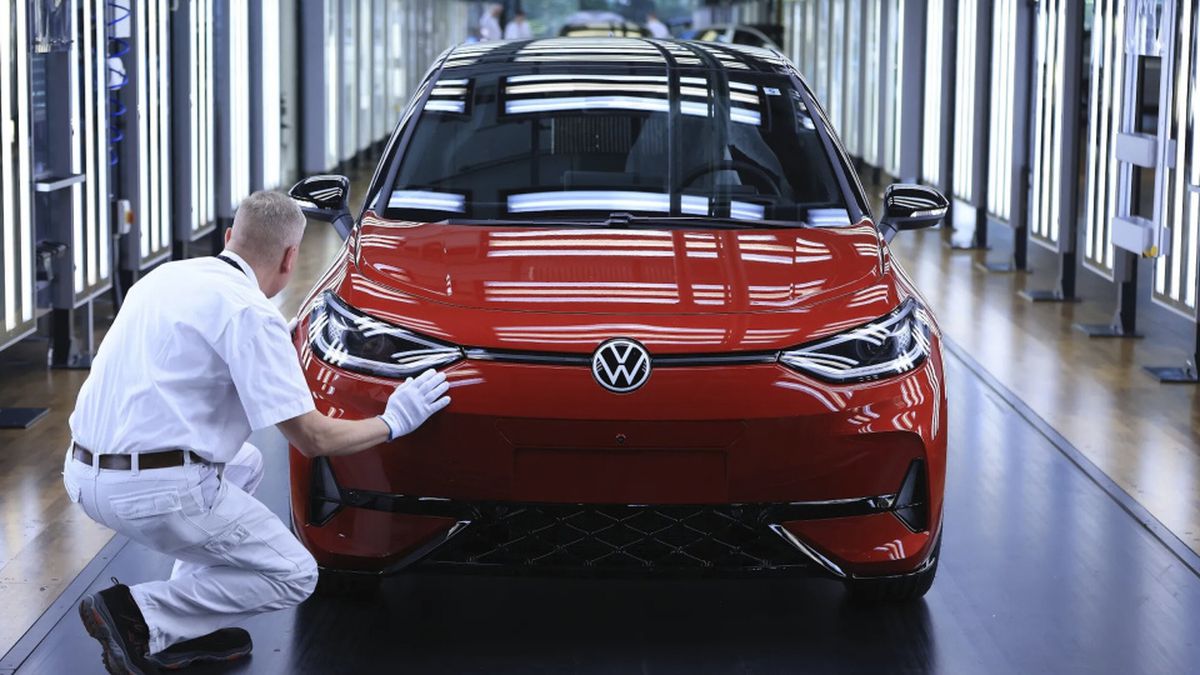 Volkswagen'den dev yeniden yapılanma: 50 bin ek işten çıkarma ve model sayısında yarı yarıya azalma