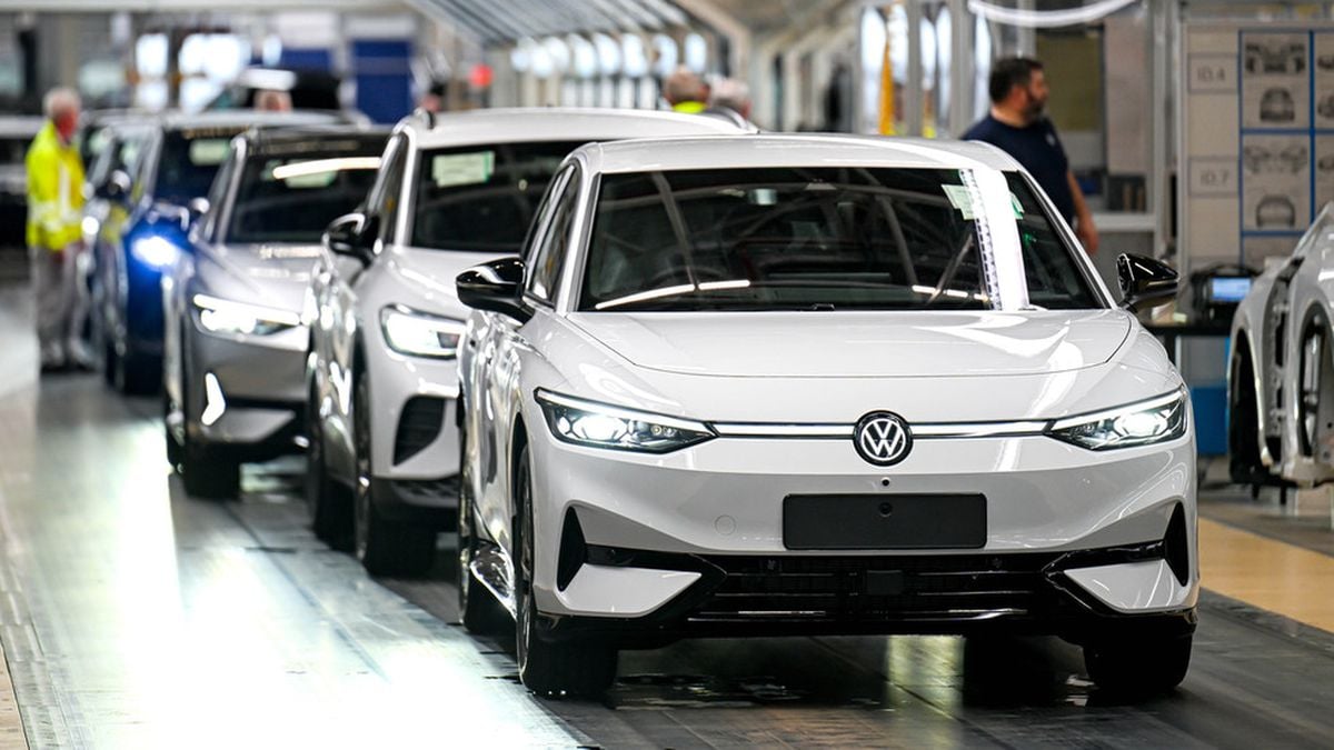 Volkswagen 100 bin çalışanını işten çıkaracak: Almanya'daki dört fabrikanın geleceği belirsiz